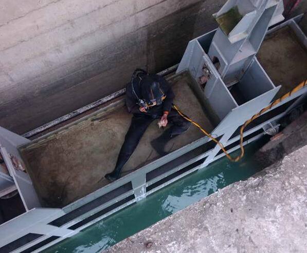 水下維修